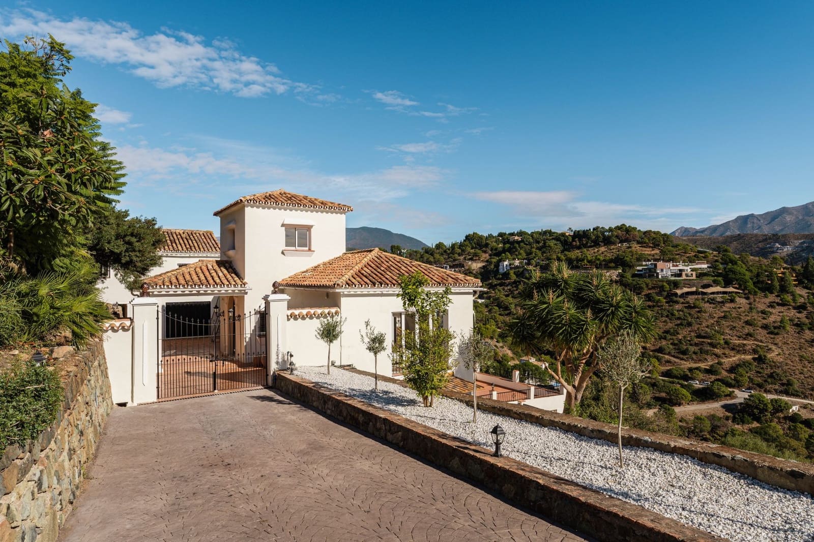 6 Zimmer Villa zu verkaufen in Marbella mit Pool Garage - 2.995.000 € (Ref: 9845136)