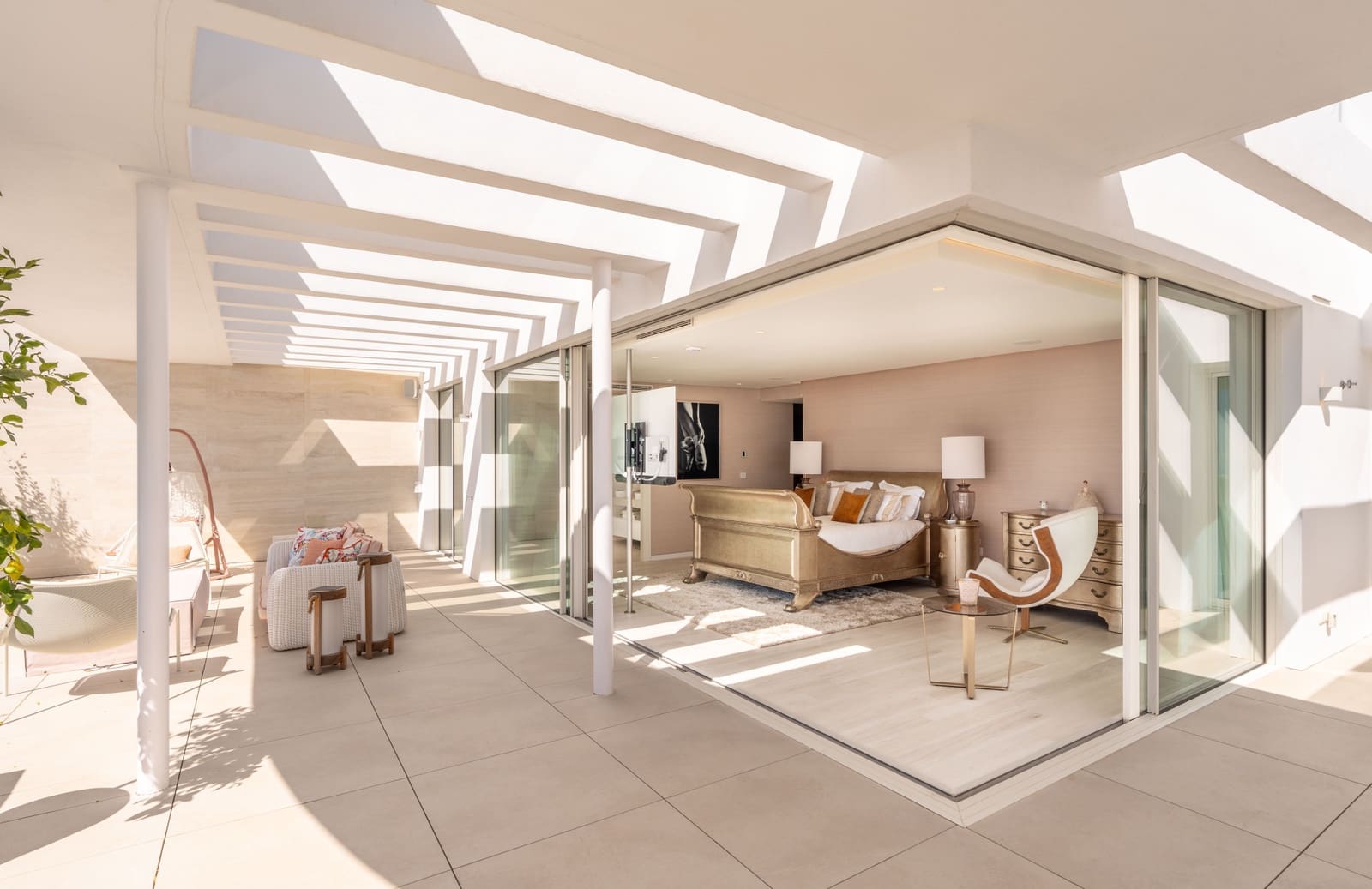 3 sypialnia Apartament na sprzedaż w Marbella z basenem garażem - 2 698 000 € (Ref: 9845137)