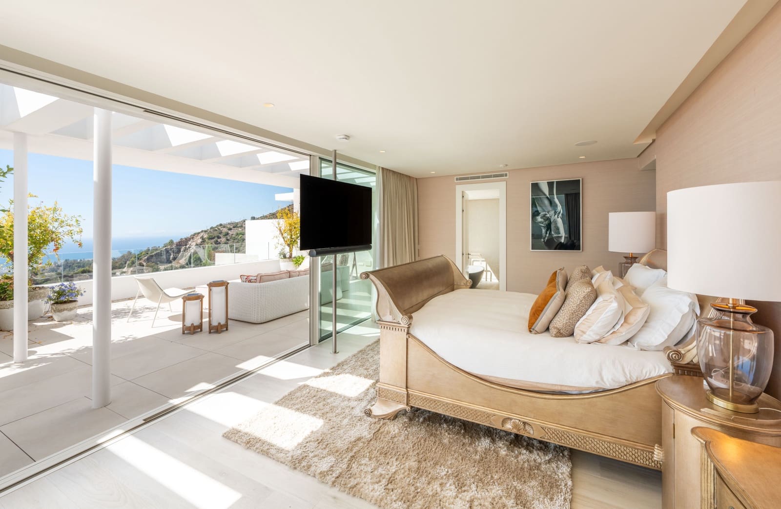 3 sypialnia Apartament na sprzedaż w Marbella z basenem garażem - 2 698 000 € (Ref: 9845137)