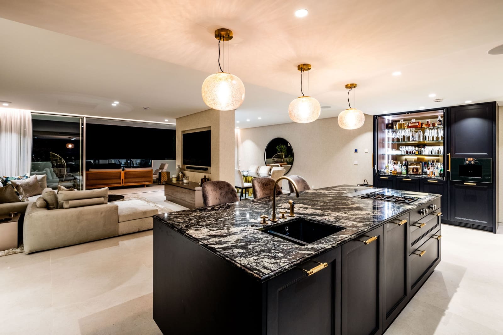 3 sypialnia Apartament na sprzedaż w Marbella z basenem garażem - 2 698 000 € (Ref: 9845137)