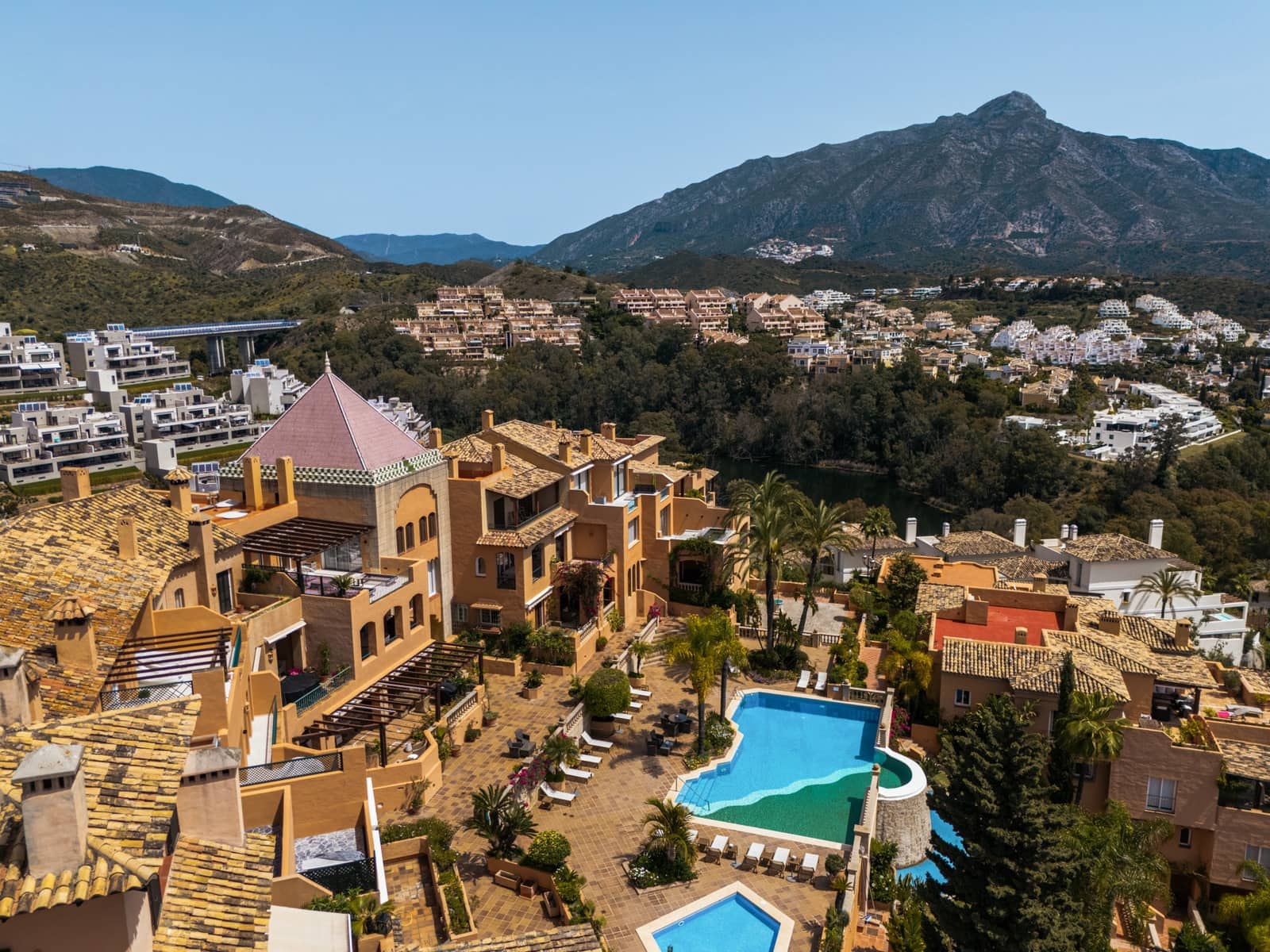 4 bedroom Apartment for sale in Marbella with pool garage - € 2,975,000 (Ref: 9845140)