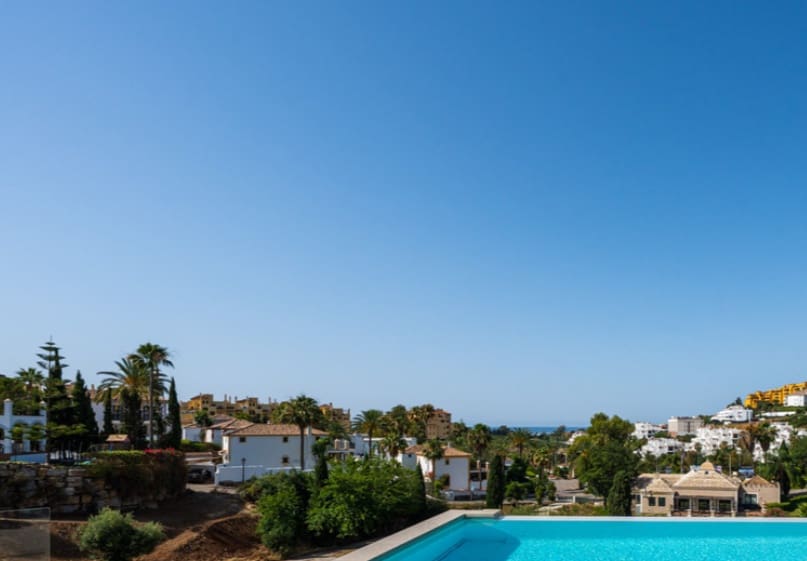 4 sypialnia Willa na sprzedaż w Marbella z basenem garażem - 3 000 000 € (Ref: 9845145)