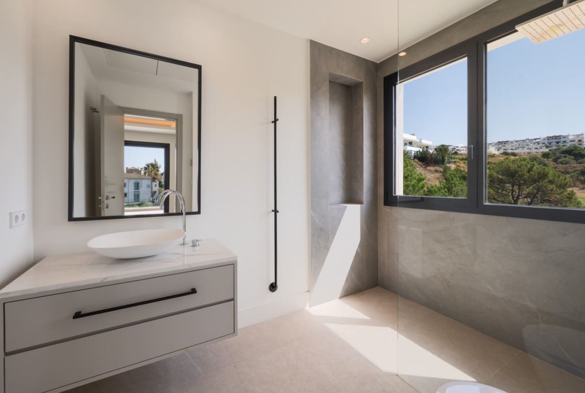 4 sypialnia Willa na sprzedaż w Marbella z basenem garażem - 3 000 000 € (Ref: 9845145)