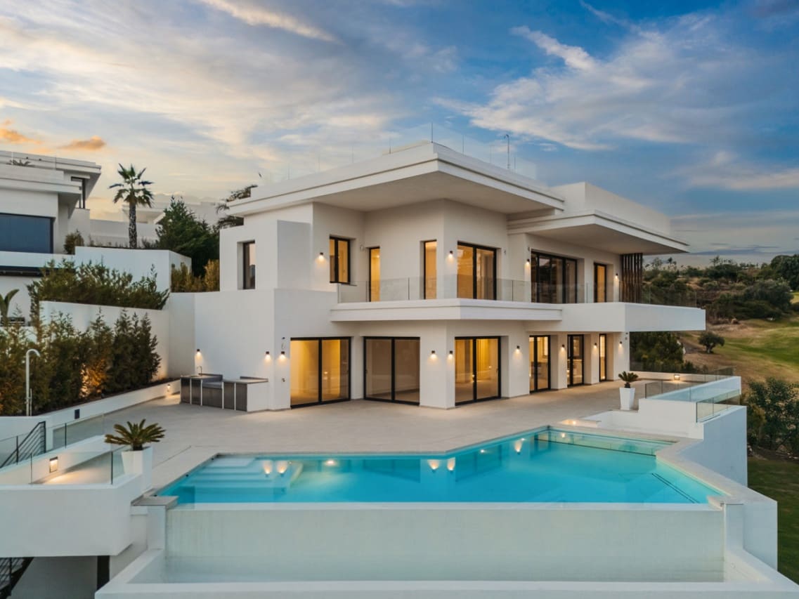 4 sypialnia Willa na sprzedaż w Marbella z basenem garażem - 3 000 000 € (Ref: 9845145)