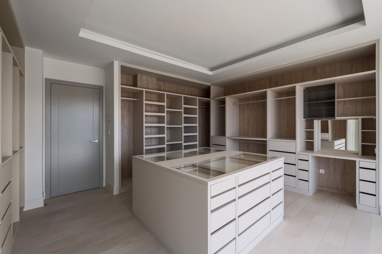 4 sypialnia Willa na sprzedaż w Marbella z basenem garażem - 3 000 000 € (Ref: 9845145)