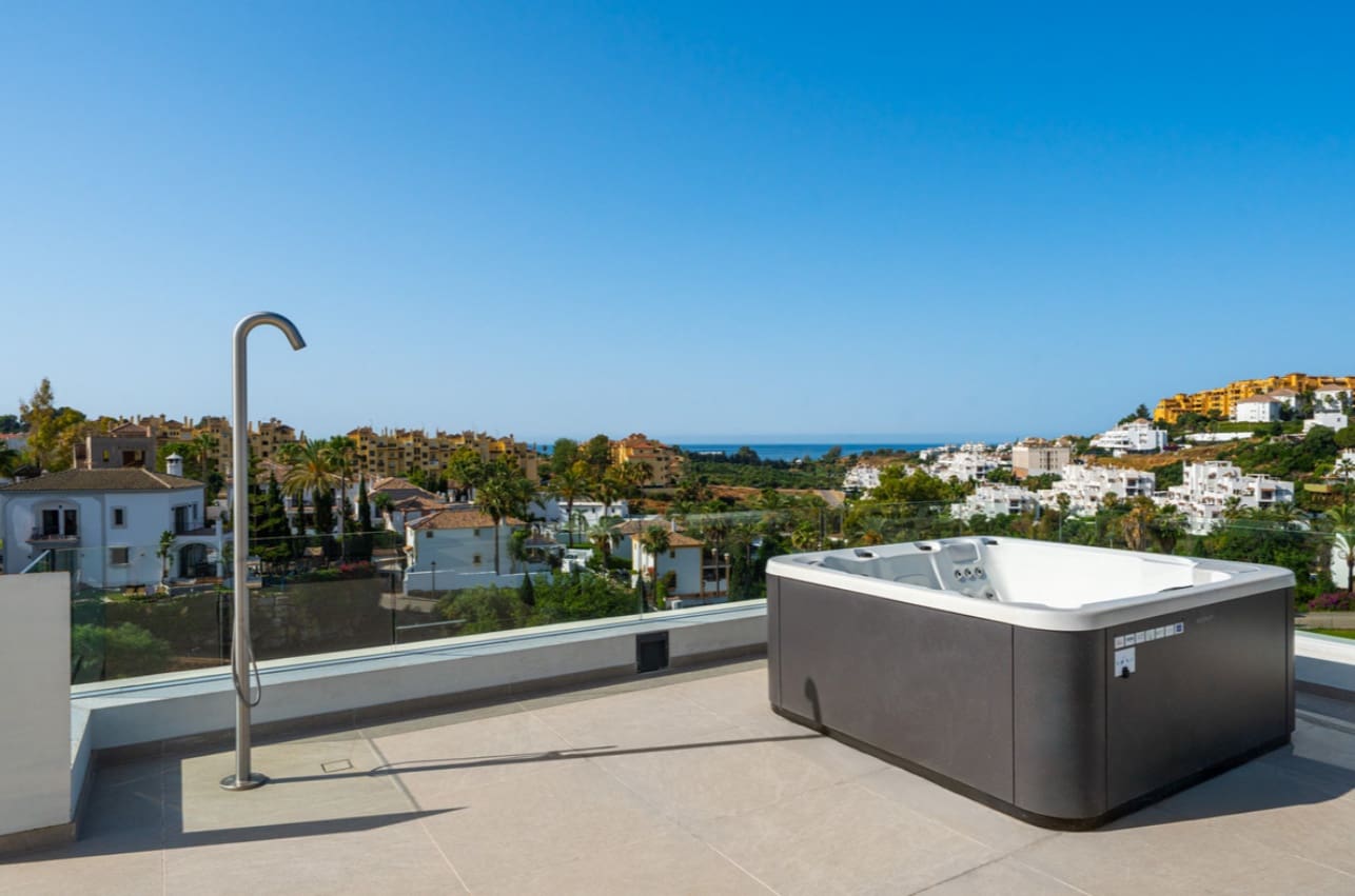 4 sypialnia Willa na sprzedaż w Marbella z basenem garażem - 3 000 000 € (Ref: 9845145)