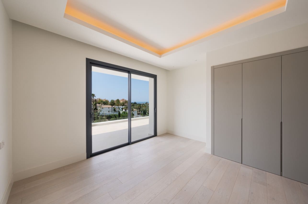 4 sypialnia Willa na sprzedaż w Marbella z basenem garażem - 3 000 000 € (Ref: 9845145)