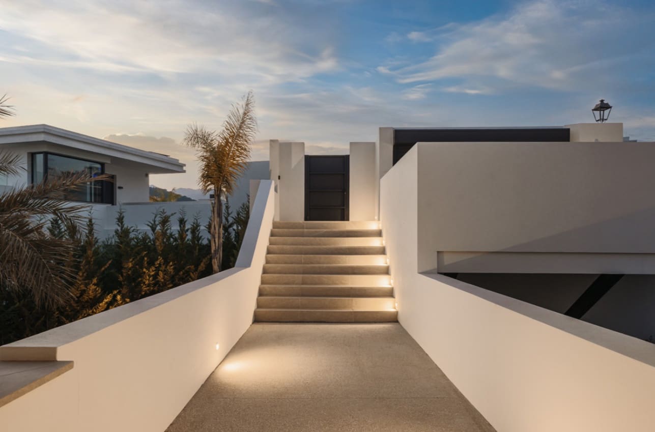 4 sypialnia Willa na sprzedaż w Marbella z basenem garażem - 3 000 000 € (Ref: 9845145)