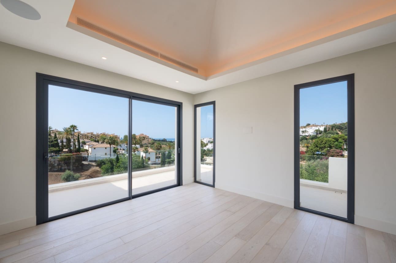 4 sypialnia Willa na sprzedaż w Marbella z basenem garażem - 3 000 000 € (Ref: 9845145)