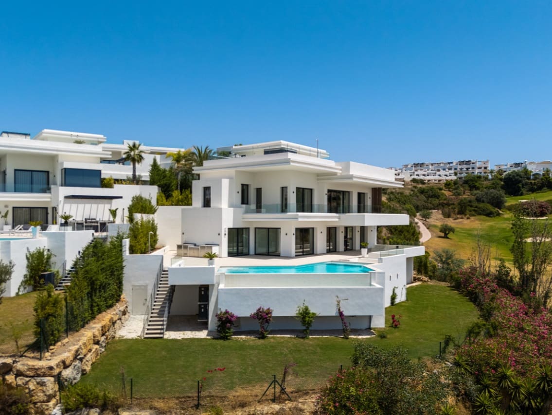 4 sypialnia Willa na sprzedaż w Marbella z basenem garażem - 3 000 000 € (Ref: 9845145)