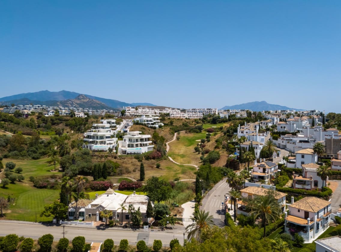 4 sypialnia Willa na sprzedaż w Marbella z basenem garażem - 3 000 000 € (Ref: 9845145)