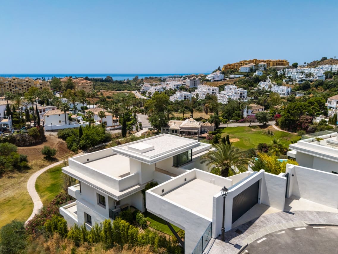 4 sypialnia Willa na sprzedaż w Marbella z basenem garażem - 3 000 000 € (Ref: 9845145)