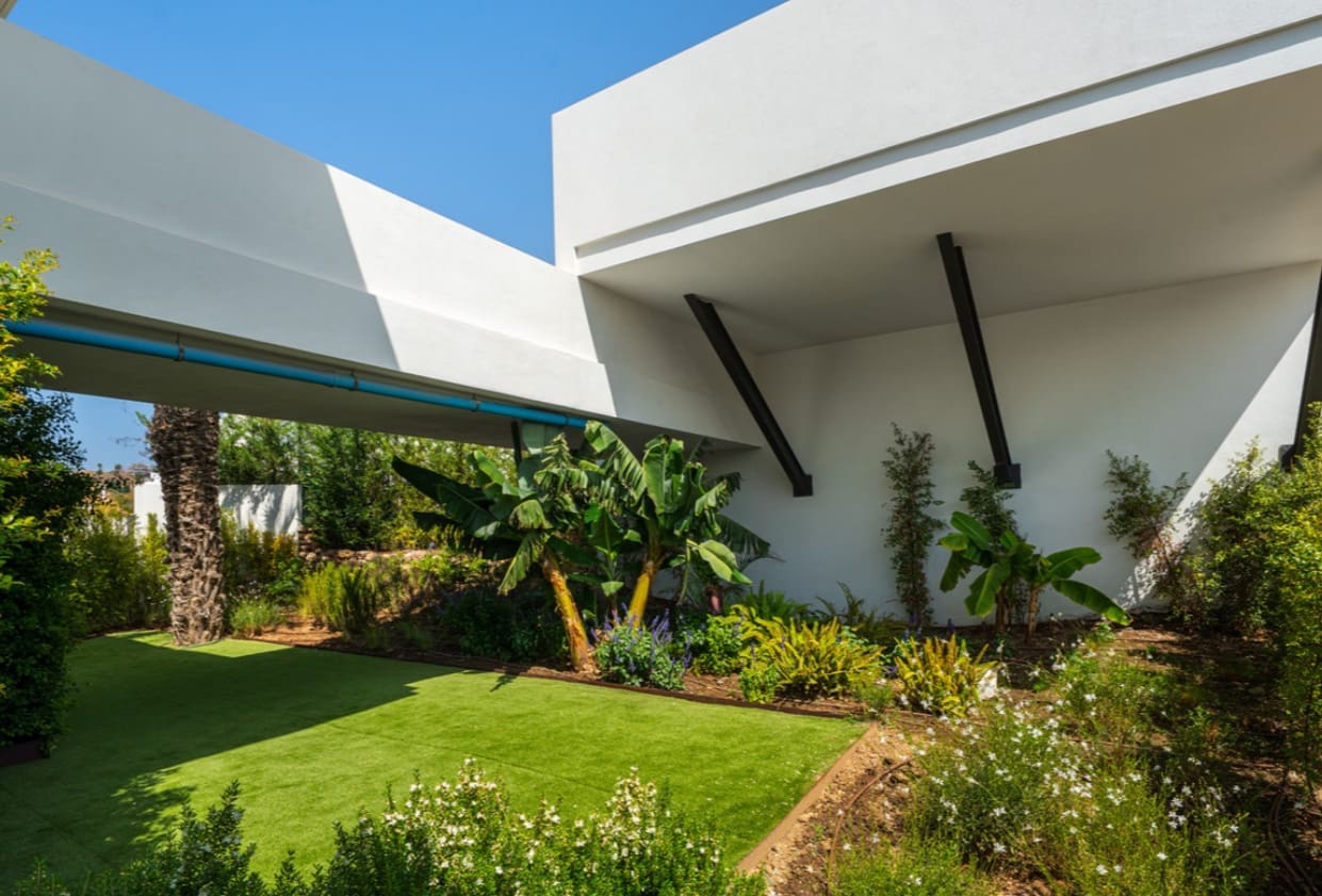 4 sypialnia Willa na sprzedaż w Marbella z basenem garażem - 3 000 000 € (Ref: 9845145)