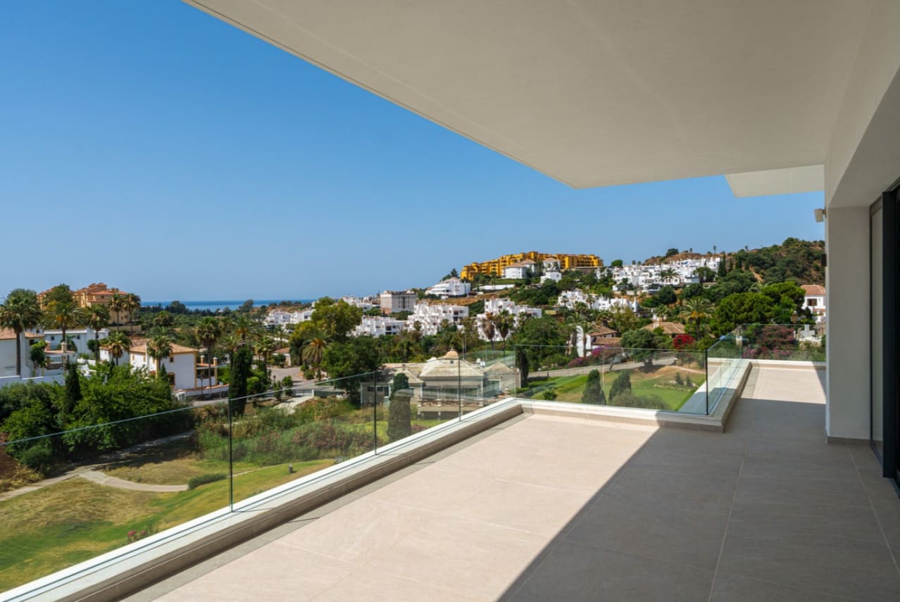 4 sypialnia Willa na sprzedaż w Marbella z basenem garażem - 3 000 000 € (Ref: 9845145)