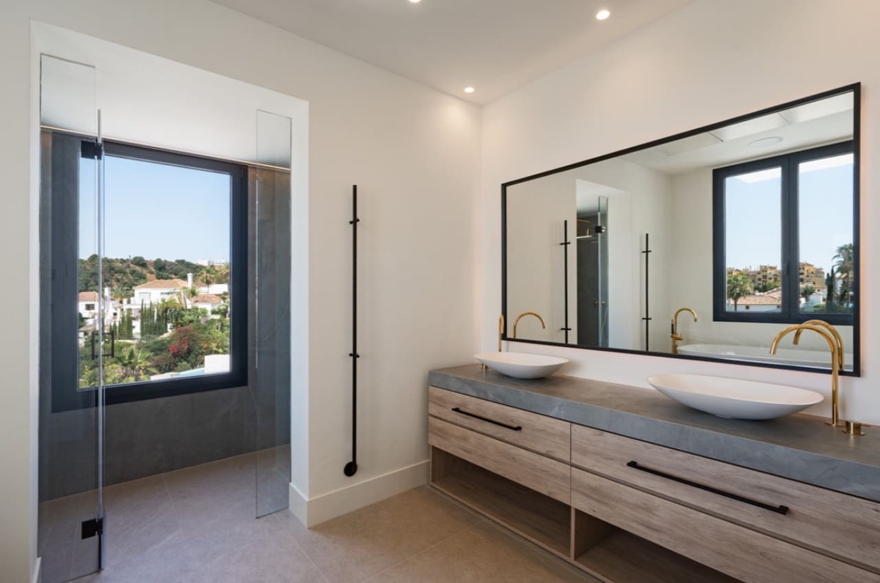 4 sypialnia Willa na sprzedaż w Marbella z basenem garażem - 3 000 000 € (Ref: 9845145)
