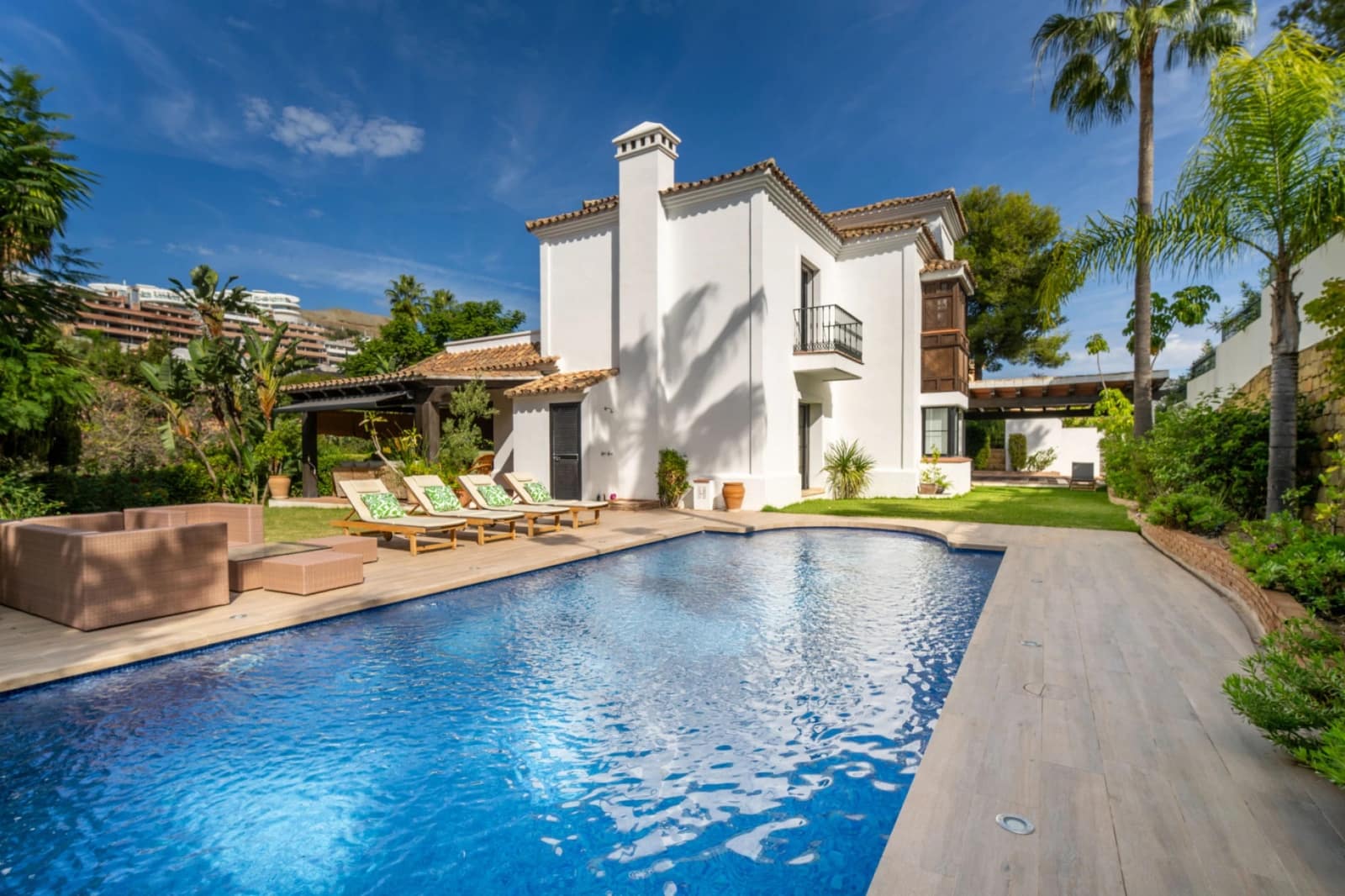 4 quarto Moradia para venda em Benahavis com piscina garagem - 2 950 000 € (Ref: 9845159)