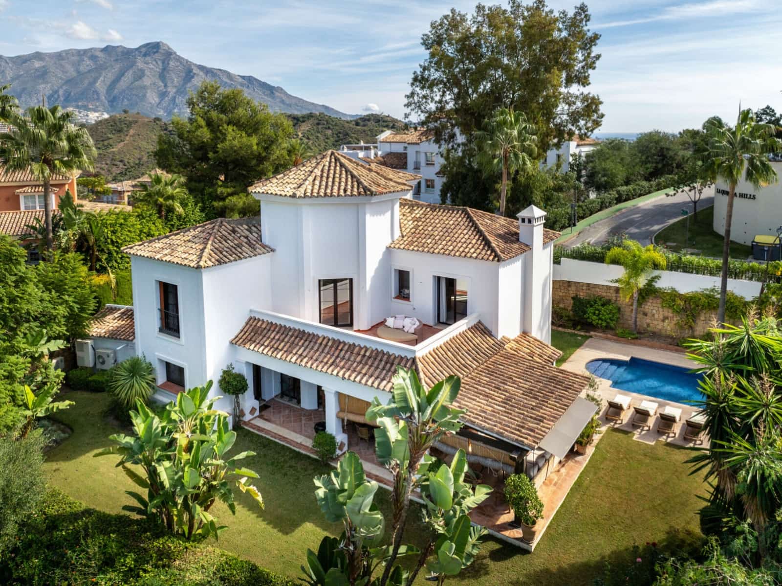 4 quarto Moradia para venda em Benahavis com piscina garagem - 2 950 000 € (Ref: 9845159)