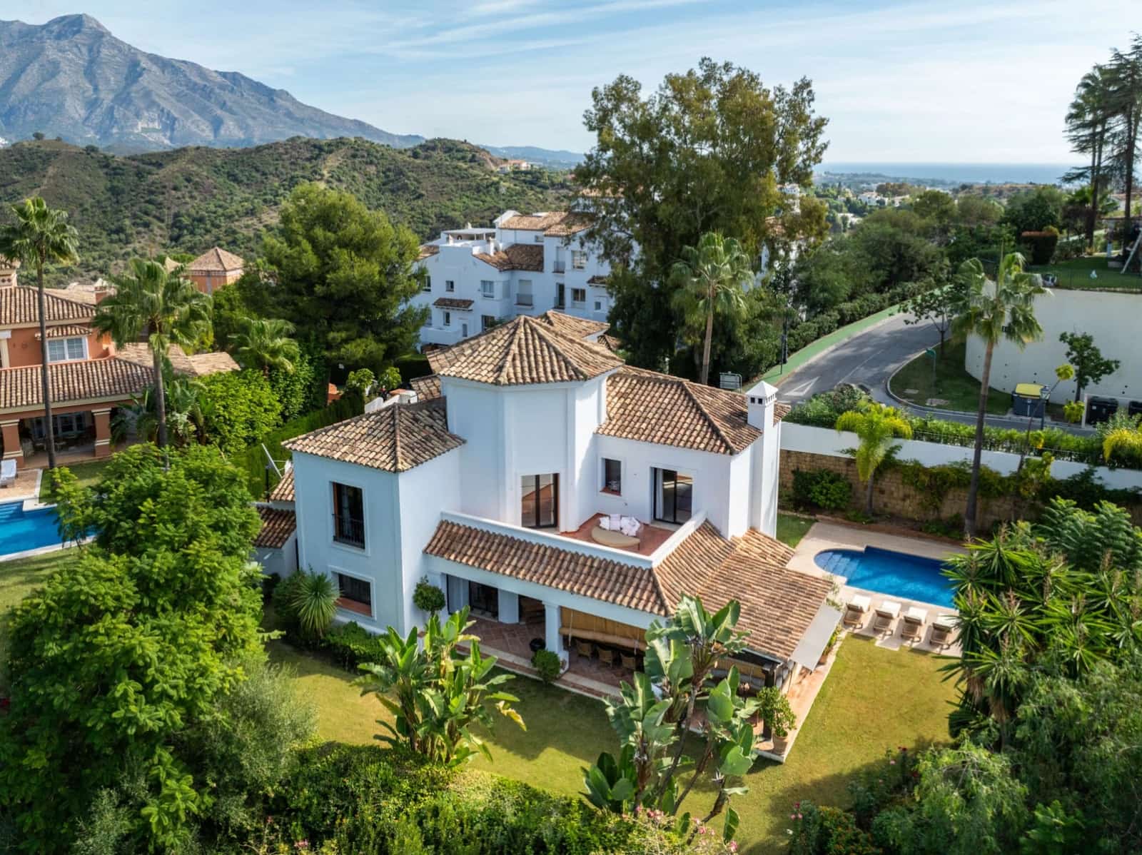 4 quarto Moradia para venda em Benahavis com piscina garagem - 2 950 000 € (Ref: 9845159)