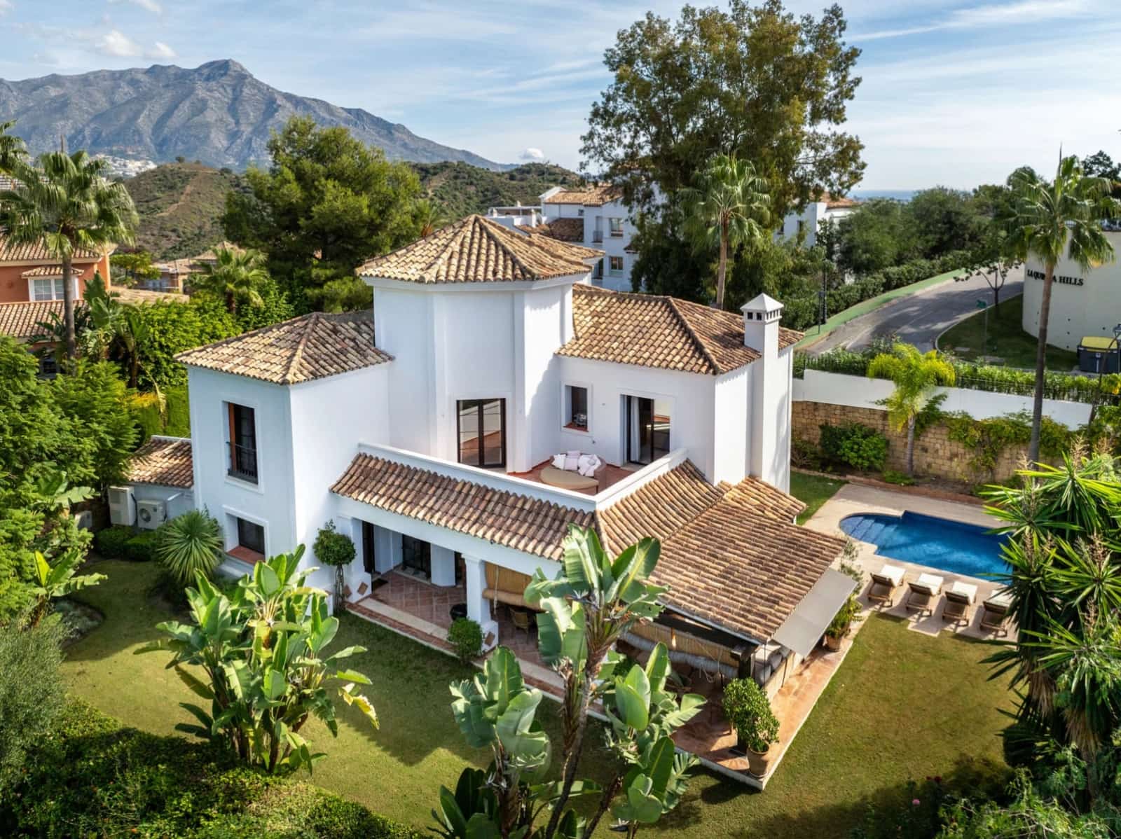 4 quarto Moradia para venda em Benahavis com piscina garagem - 2 950 000 € (Ref: 9845159)