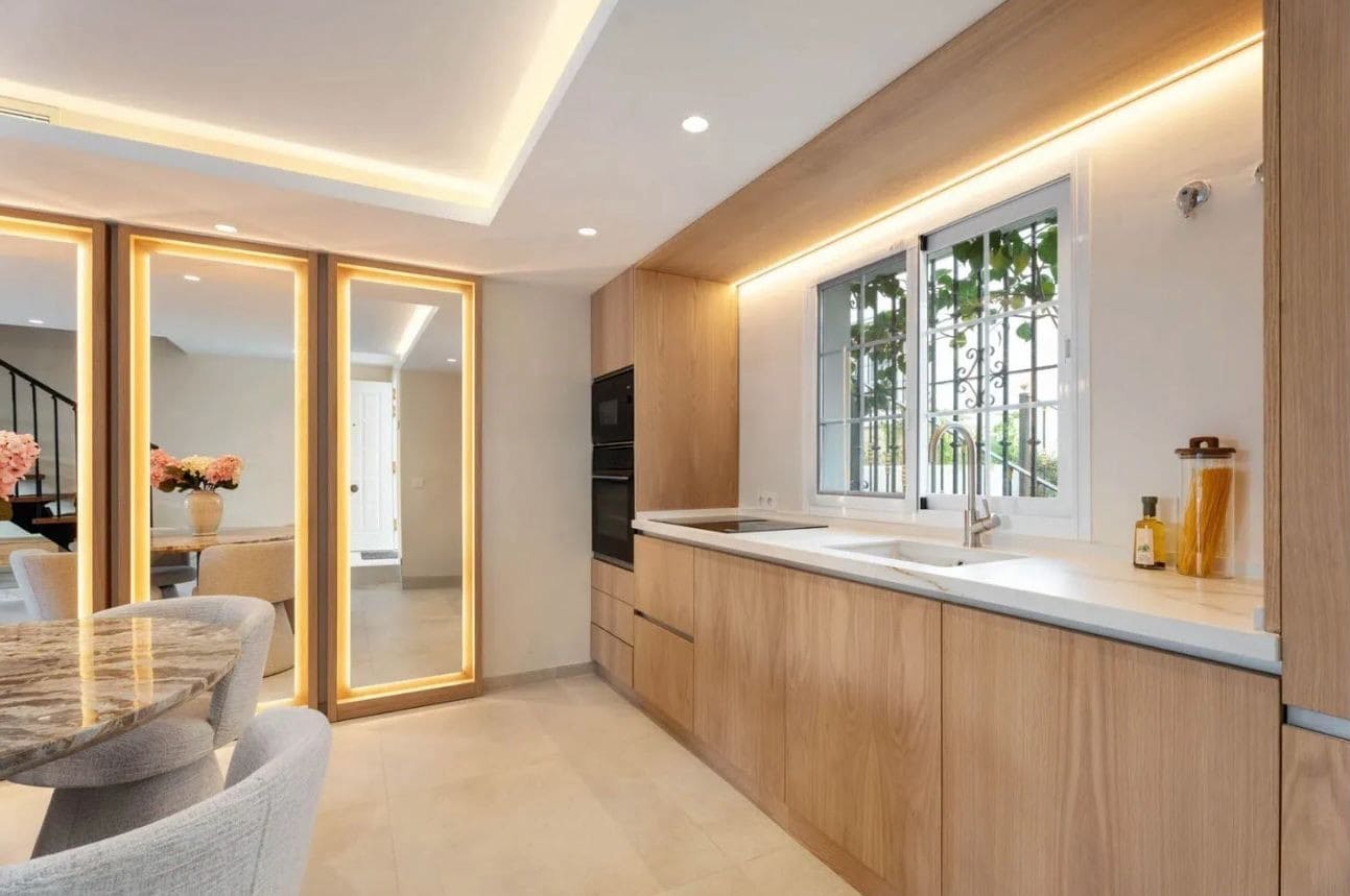 3 bedroom Townhouse for sale in Golden Mile with pool garage - € 1,495,000 (Ref: 9845162)