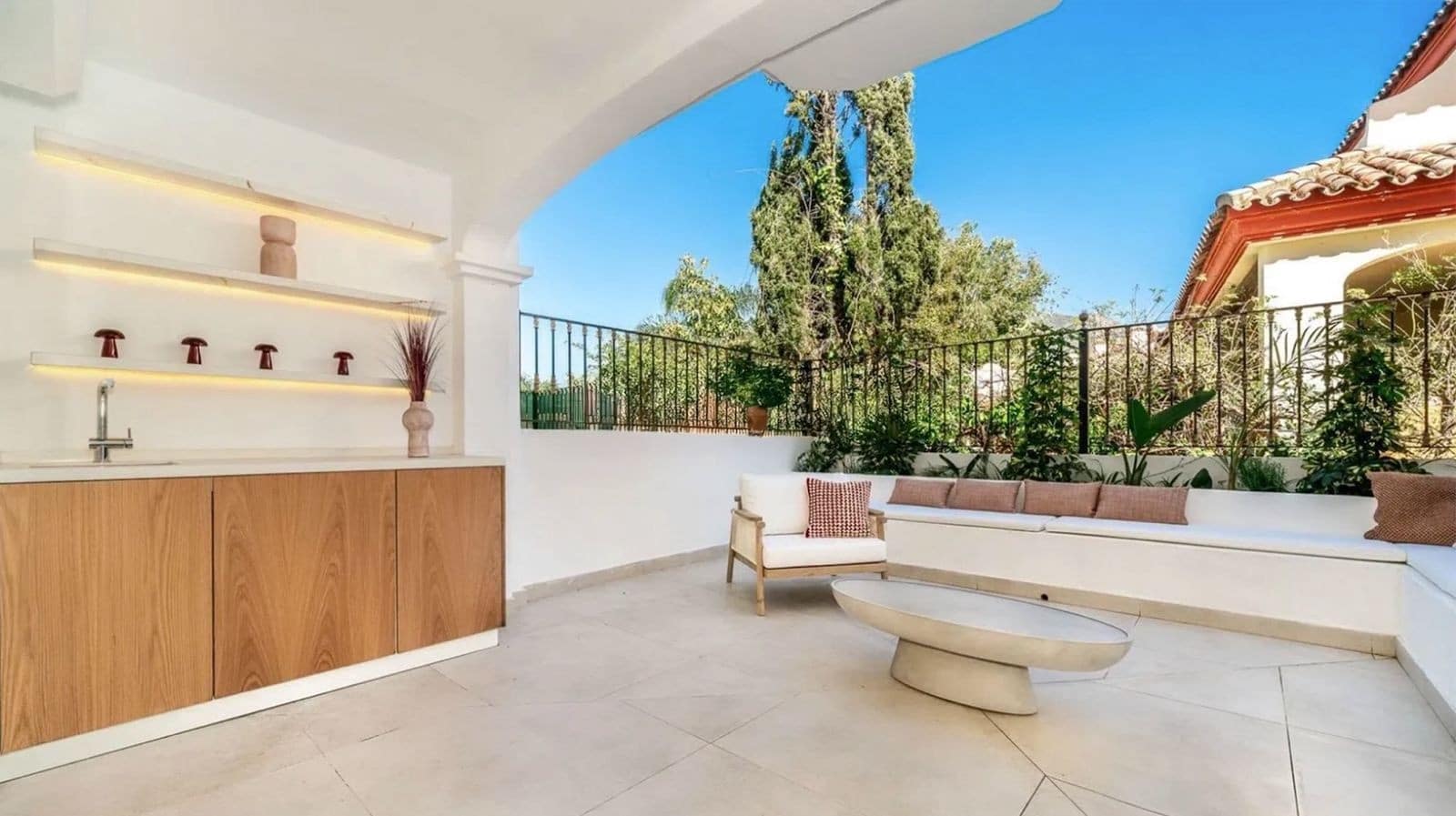 3 bedroom Townhouse for sale in Golden Mile with pool garage - € 1,495,000 (Ref: 9845162)