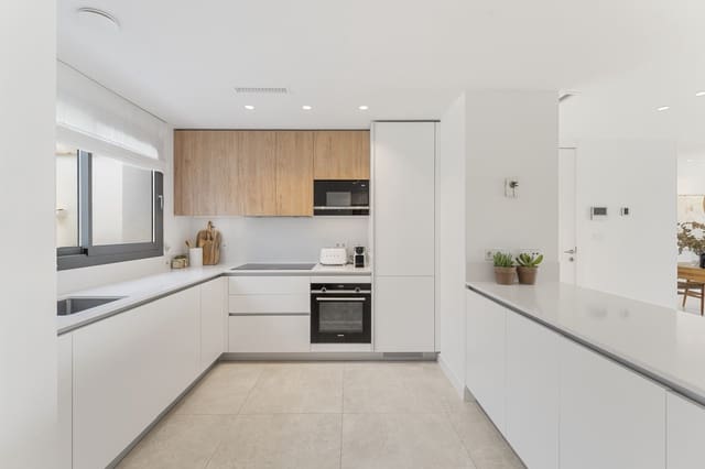 4 sypialnia Apartament na sprzedaż w Marbella z basenem garażem - 1 495 000 € (Ref: 9845165)