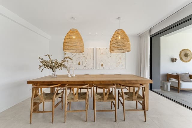 4 sypialnia Apartament na sprzedaż w Marbella z basenem garażem - 1 495 000 € (Ref: 9845165)
