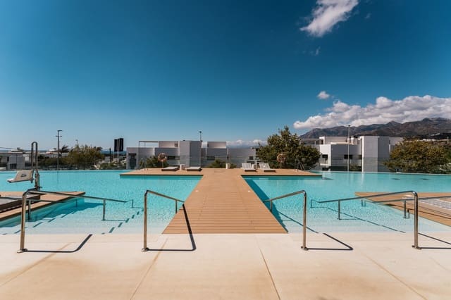 4 sypialnia Apartament na sprzedaż w Marbella z basenem garażem - 1 495 000 € (Ref: 9845165)
