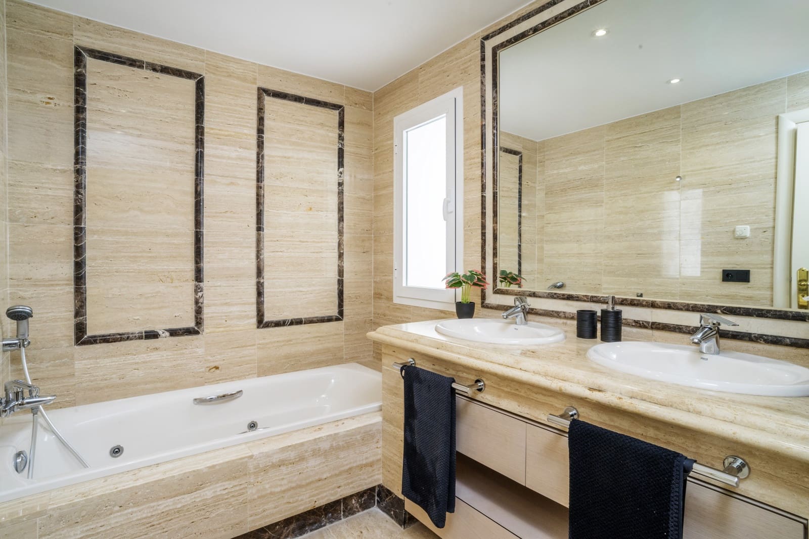 3 bedroom Apartment for sale in Golden Mile with pool garage - € 1,020,000 (Ref: 9845166)