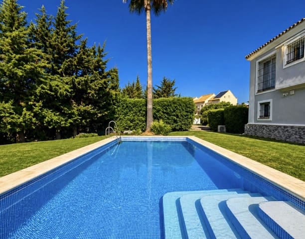 4 soverom Villa til salgs i Manilva med svømmebasseng garasje - € 895 000 (Ref: 9845171)
