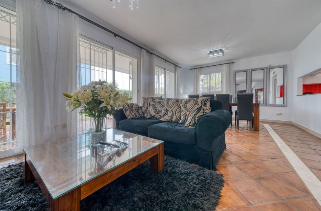 4 soverom Villa til salgs i Manilva med svømmebasseng garasje - € 895 000 (Ref: 9845171)