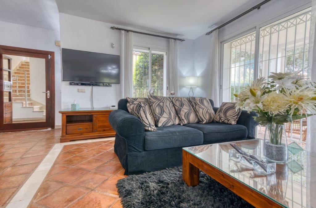4 soverom Villa til salgs i Manilva med svømmebasseng garasje - € 895 000 (Ref: 9845171)