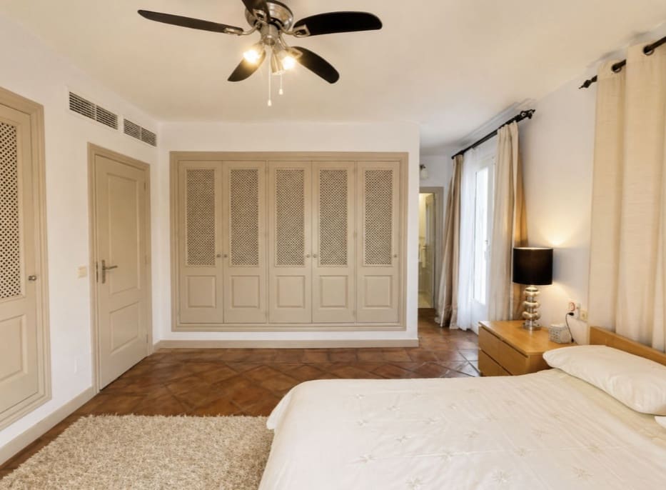 4 soverom Villa til salgs i Manilva med svømmebasseng garasje - € 895 000 (Ref: 9845171)