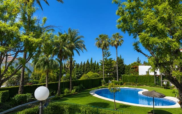 3 bedroom Townhouse for sale in Marbella with pool garage - € 750,000 (Ref: 9868361)