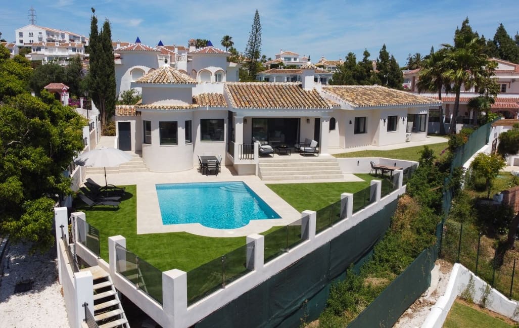 4 quarto Moradia para venda em Mijas Costa com piscina garagem - 1 599 000 € (Ref: 9868362)