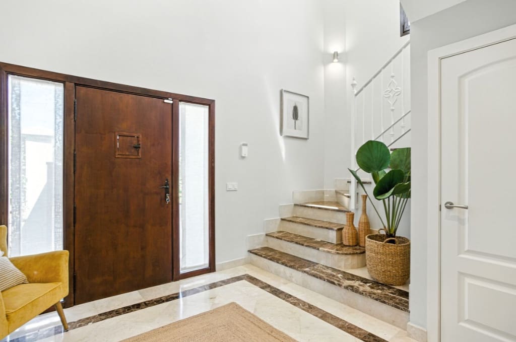 Chalet de 3 habitaciones en Estepona en venta con garaje - 885.000 € (Ref: 9868363)