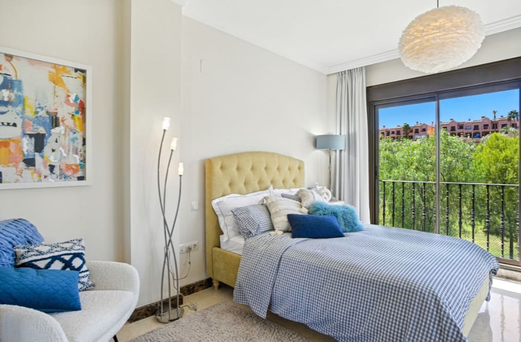 Chalet de 3 habitaciones en Estepona en venta con garaje - 885.000 € (Ref: 9868363)
