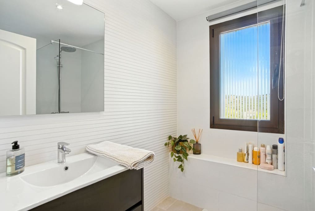 Chalet de 3 habitaciones en Estepona en venta con garaje - 885.000 € (Ref: 9868363)