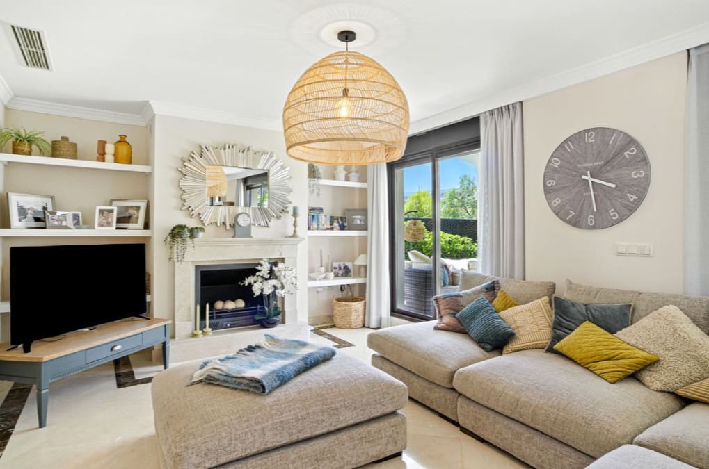 Chalet de 3 habitaciones en Estepona en venta con garaje - 885.000 € (Ref: 9868363)
