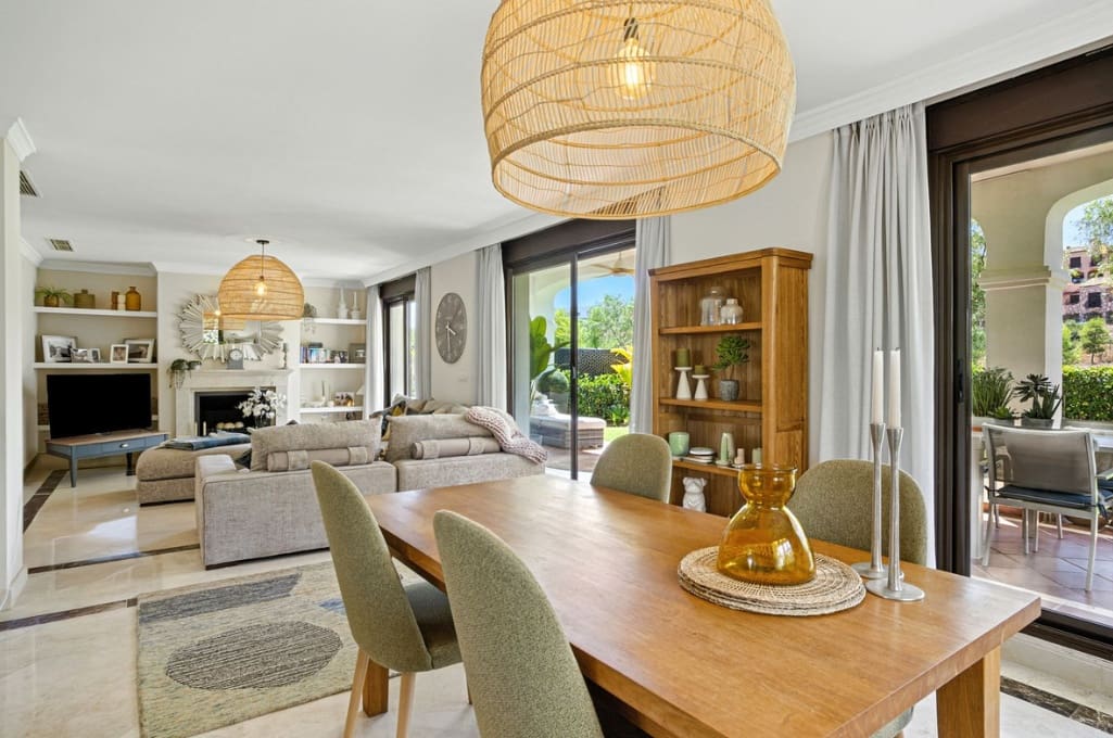 Chalet de 3 habitaciones en Estepona en venta con garaje - 885.000 € (Ref: 9868363)