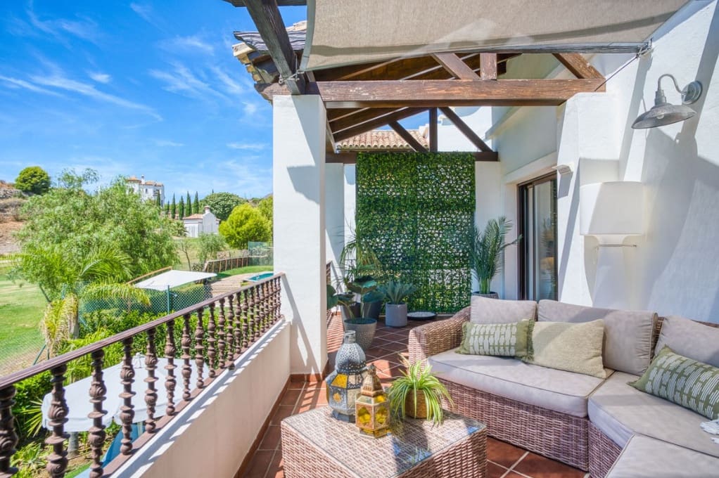 Chalet de 3 habitaciones en Estepona en venta con garaje - 885.000 € (Ref: 9868363)