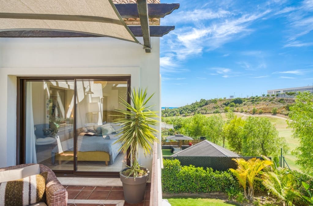 Chalet de 3 habitaciones en Estepona en venta con garaje - 885.000 € (Ref: 9868363)