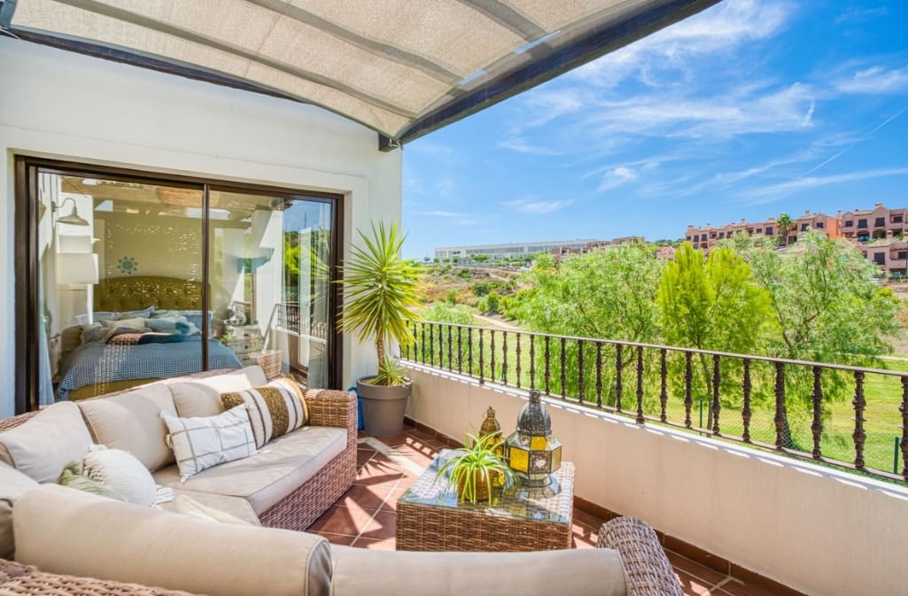Chalet de 3 habitaciones en Estepona en venta con garaje - 885.000 € (Ref: 9868363)