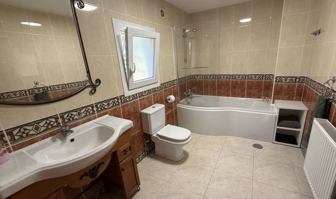 4 slaapkamer Villa te koop in Mijas Costa met zwembad - € 750.000 (Ref: 9868364)