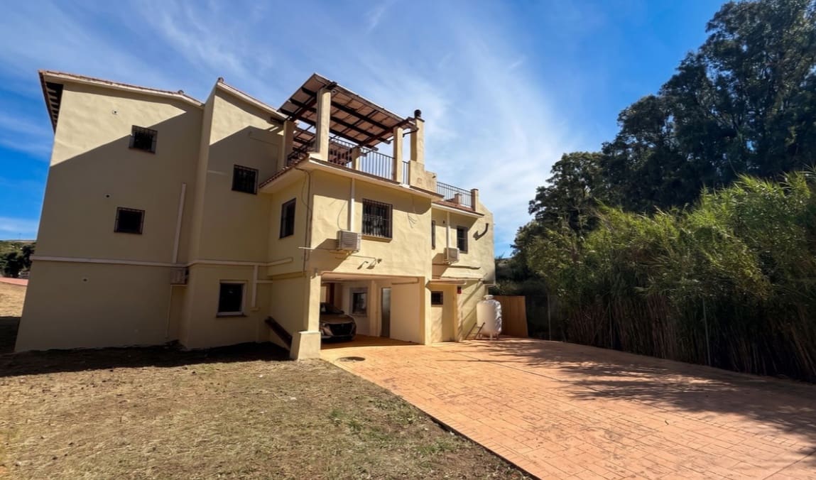 4 slaapkamer Villa te koop in Mijas Costa met zwembad - € 750.000 (Ref: 9868364)