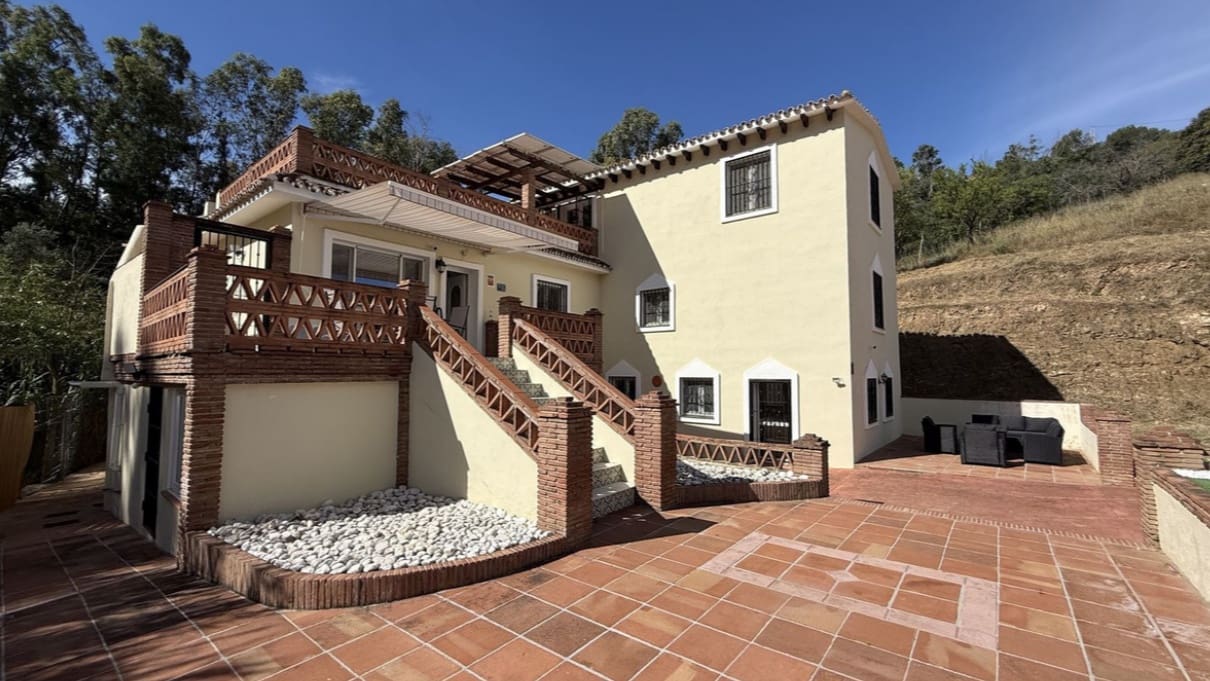 4 slaapkamer Villa te koop in Mijas Costa met zwembad - € 750.000 (Ref: 9868364)