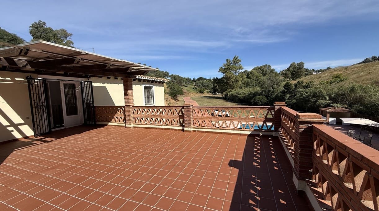 4 slaapkamer Villa te koop in Mijas Costa met zwembad - € 750.000 (Ref: 9868364)
