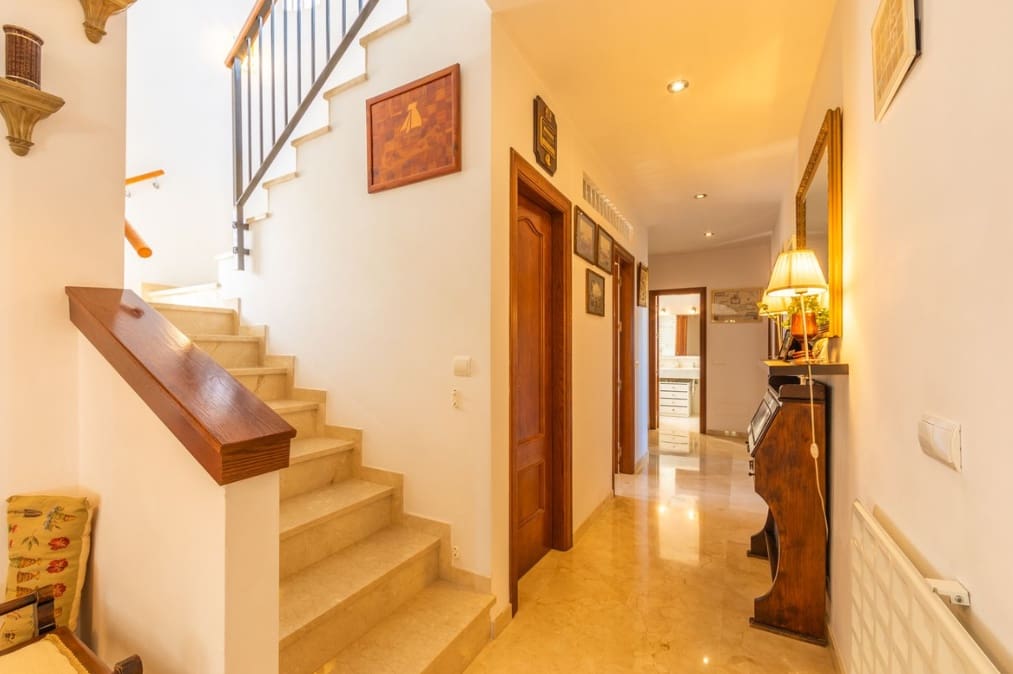 3 quarto Moradia para venda em San Luis de Sabinillas com piscina garagem - 875 000 € (Ref: 9878153)