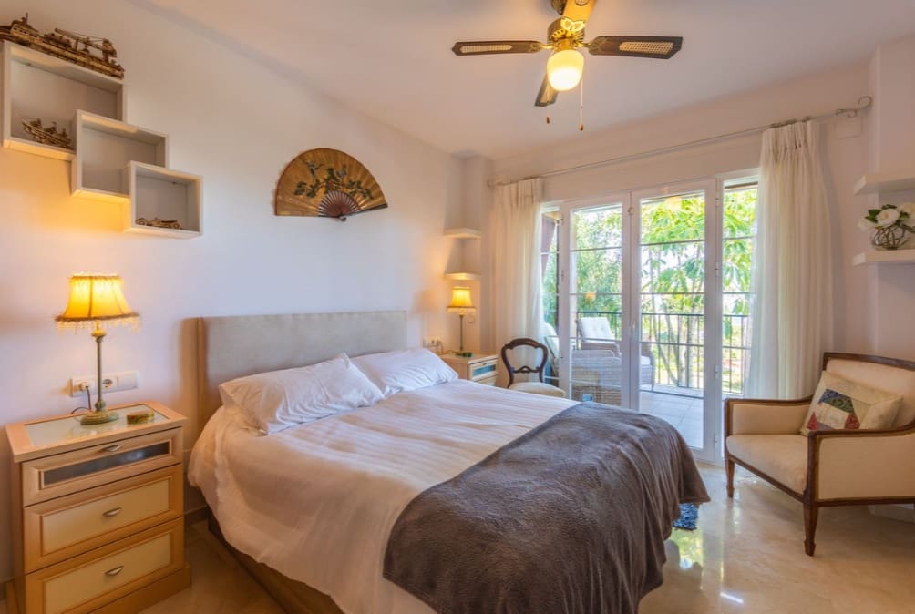 3 quarto Moradia para venda em San Luis de Sabinillas com piscina garagem - 875 000 € (Ref: 9878153)