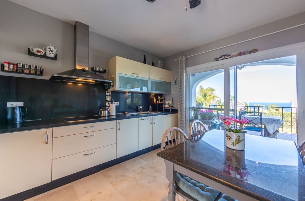 3 quarto Moradia para venda em San Luis de Sabinillas com piscina garagem - 875 000 € (Ref: 9878153)